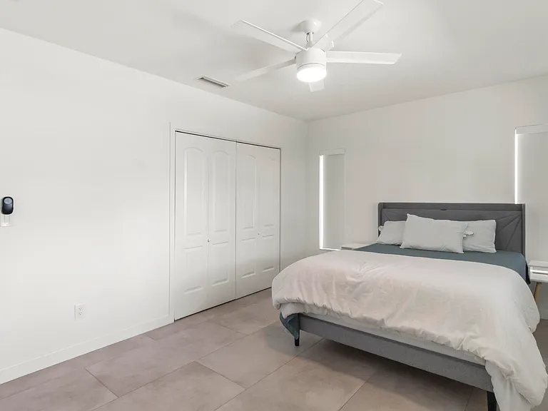 21303 NE 18th Pl — Photo 22