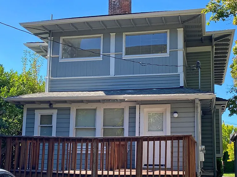 121 NW 8th St — Photo 2