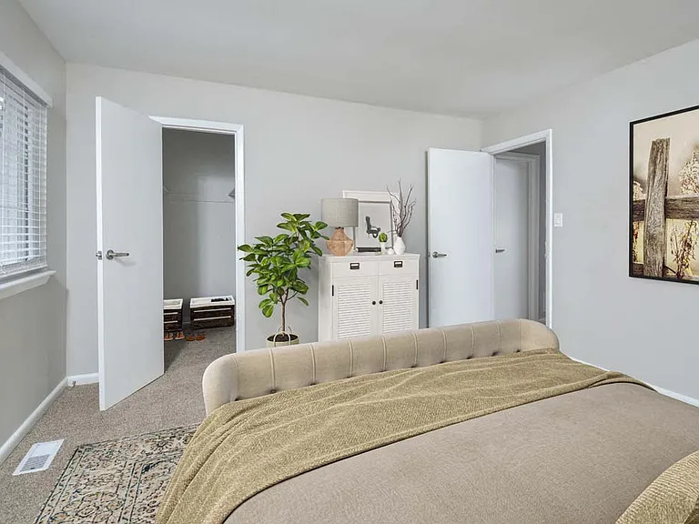 Hickory Point Townhomes — Photo 6