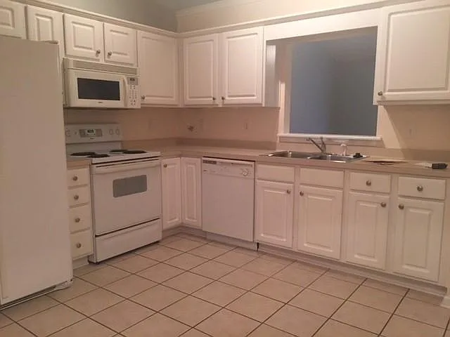 3 bed, 1600 sqft, $1,950 — Photo 4