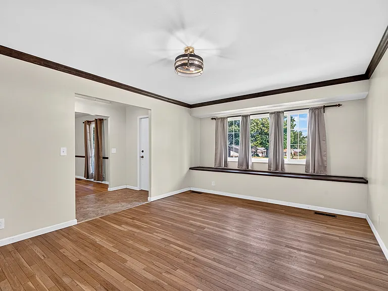 3145 Matlock Dr — Photo 2
