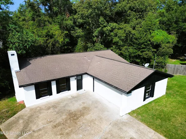 7826 Koko Pl, Diamondhead, MS 39525