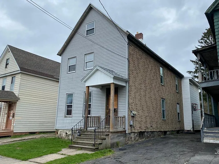 923 Churchill Ave — Photo 1