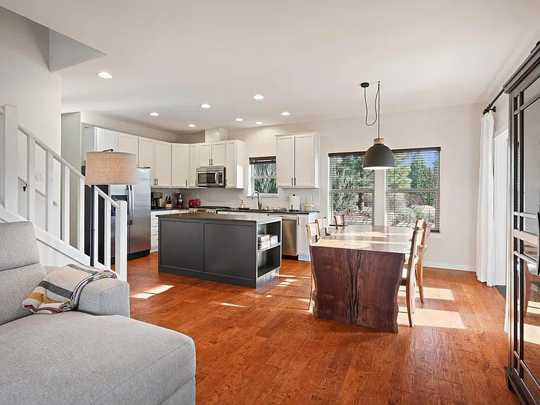 662 NW Mount Washington Dr — Photo 9