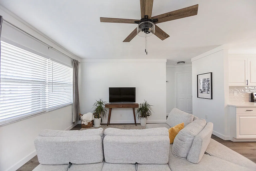 4 bed, 1808 sqft, $2,950 — Photo 2