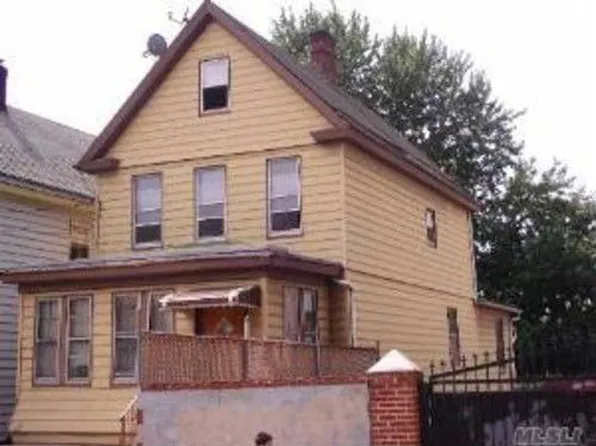 40-32 61st St, Flushing, NY 11377