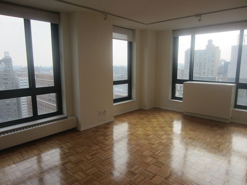 1st image of 1 Irving Pl APT V18b