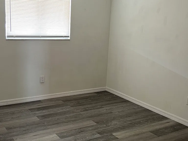 E Rosewood Ln — Photo 5