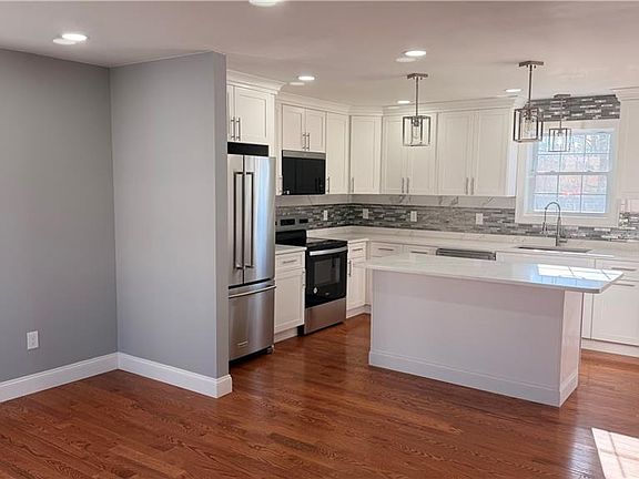 3rd image of 35 Hurley Ave