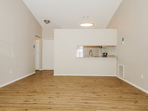 4th image of 1439 Lodge Ter