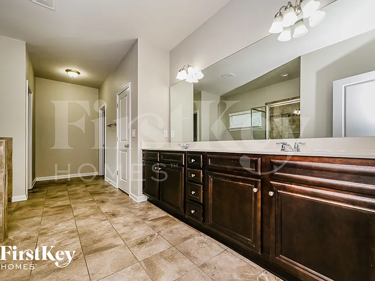 360 Madison Grace Ave — Photo 8