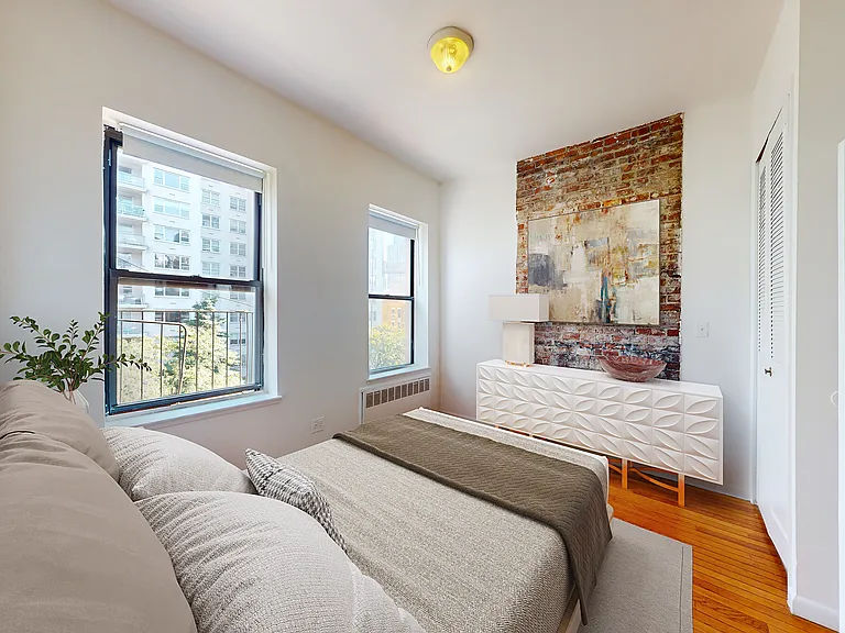 1441 York Ave #5FS — Photo 2
