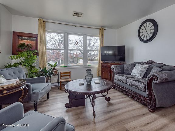 3rd image of 42 Laflin Rd