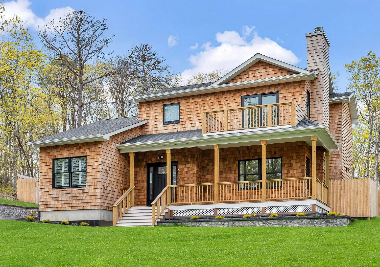 Beautiful Home in Hampton Bays moments to Peconic Bay Beaches — Photo 3