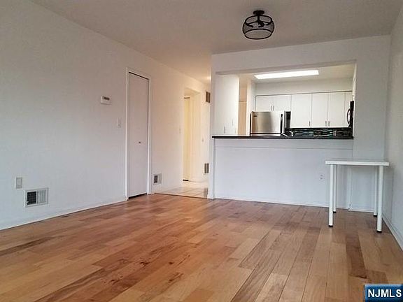 3rd image of 603 Ellery Ct #603