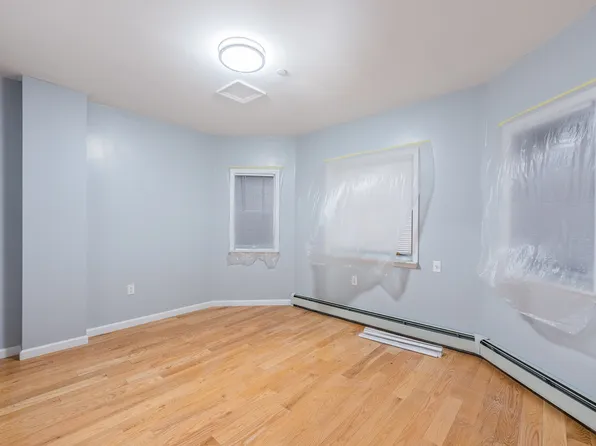 (undisclosed Address), Woodhaven, NY 11421