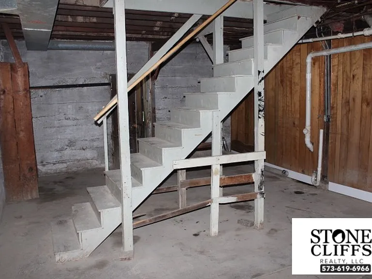 1607 W Main St — Photo 26