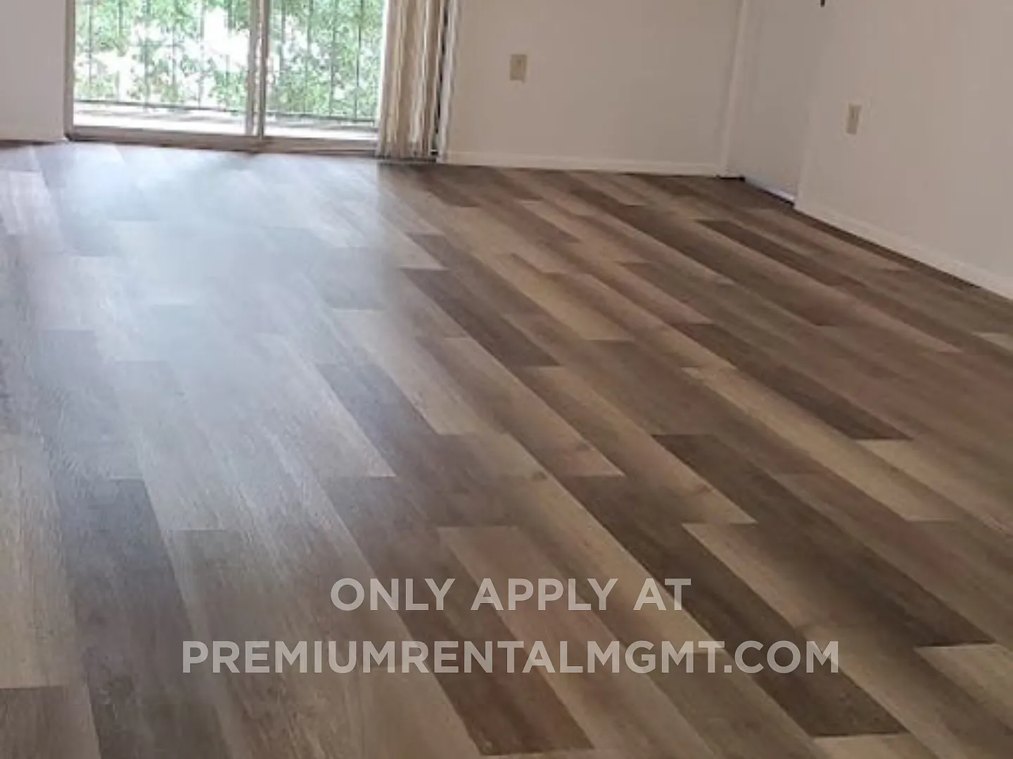 3 Bedroom 3 Baths Condominium — Photo 3