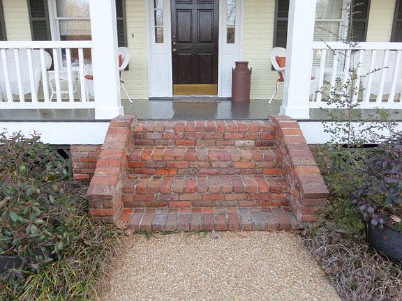3rd image of 104 Woodstock Dr