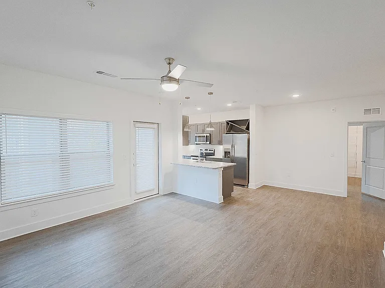 Linz Holly Springs — Photo 98