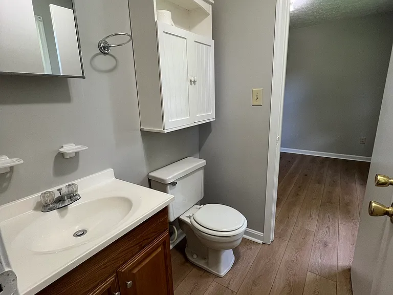 305 Hillcrest Dr — Photo 5