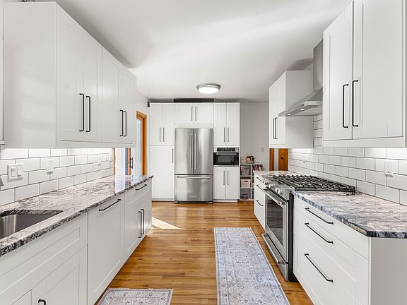5th image of 309 18th St