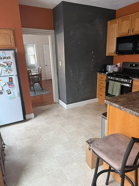 4 bed, 1600 sqft, $4,300 — Photo 2