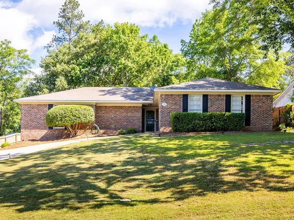 2402 Beacon St, Phenix City, AL 36867