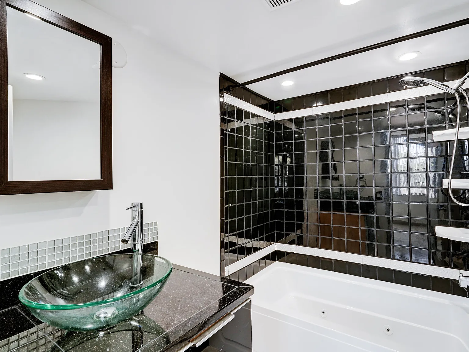 Lake Pointe Dr, Fort Lauderdale — Photo 2