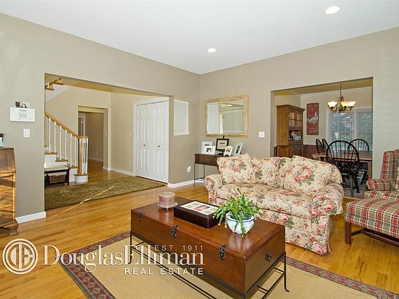 4th image of 6 Bradbury Ave
