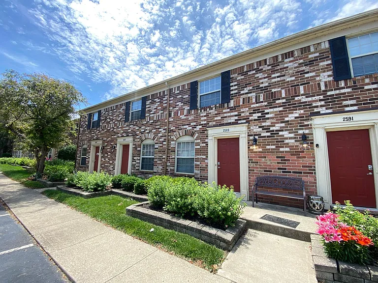 2589 Scioto View Ln — Photo 1