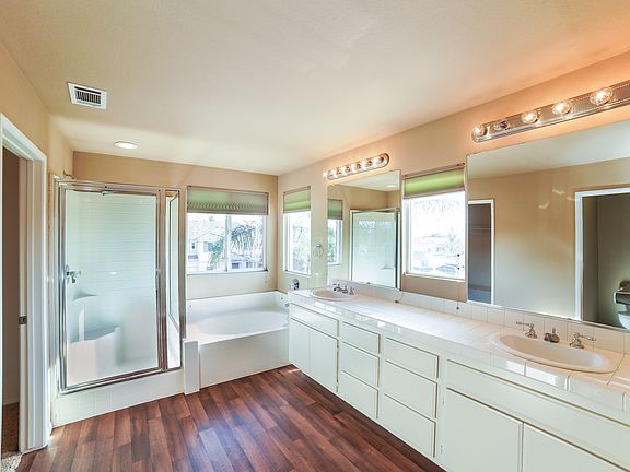 4th image of 23633 Elizabeth Ln