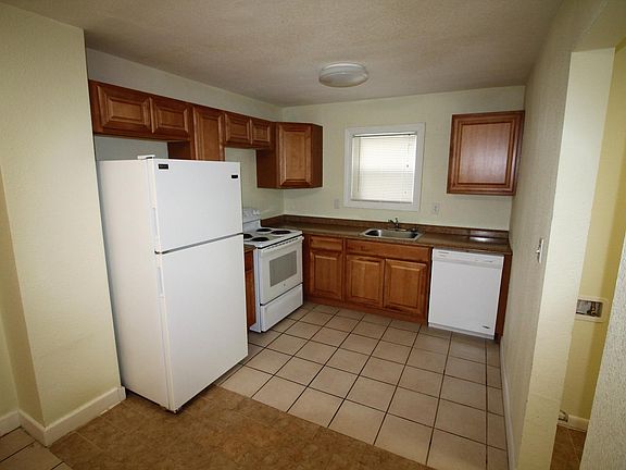 4th image of 3520 Dartmouth Ave N