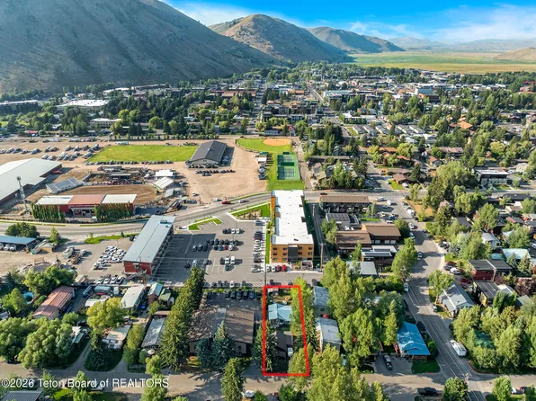 235-237 Aspen Dr, Jackson, WY 83001