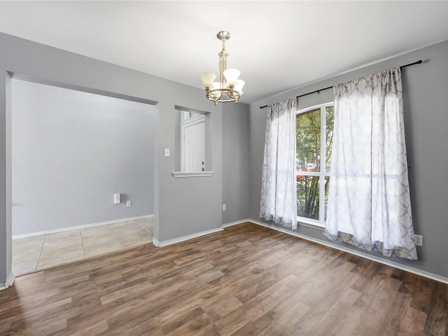 3 bed, 2.5 bath, 2010 sqft, $2,300 — Photo 2