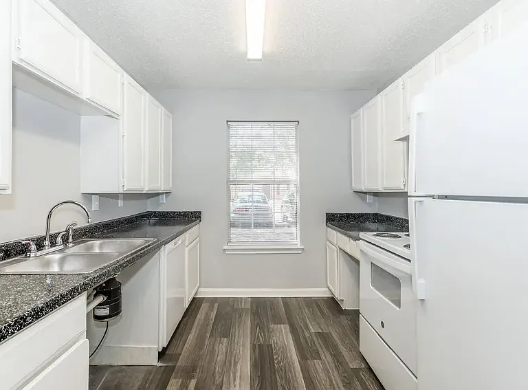 Centerville Pointe Apartments — Photo 17