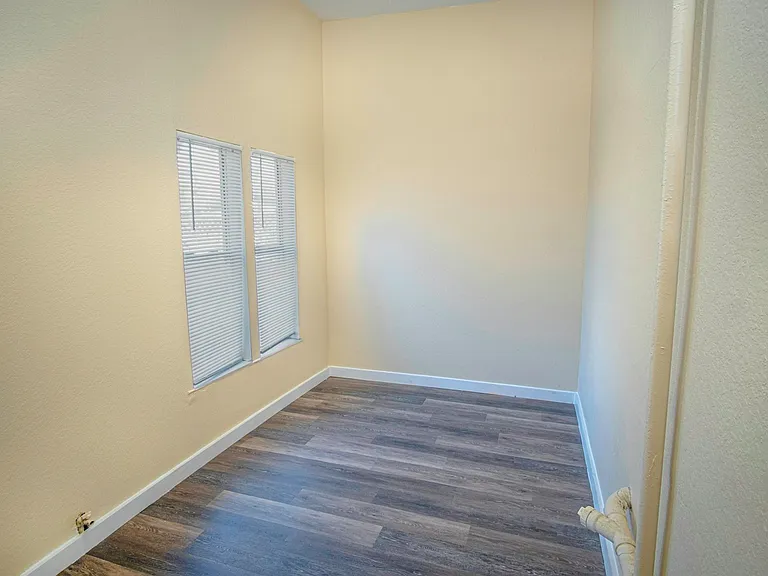 125 Southolme Ave — Photo 12