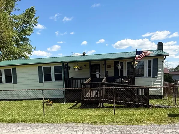 45 Page Ave, Craigsville, WV 26205
