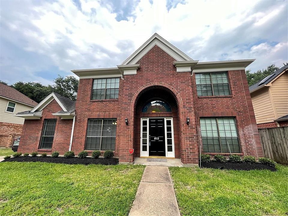 1st image of 511 Earls Court Dr