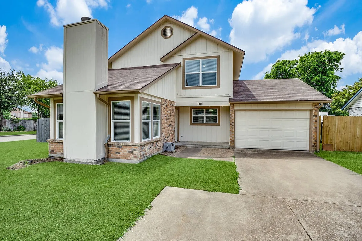 1410 Thackery Drive Arlington TX 76018 — Photo 1