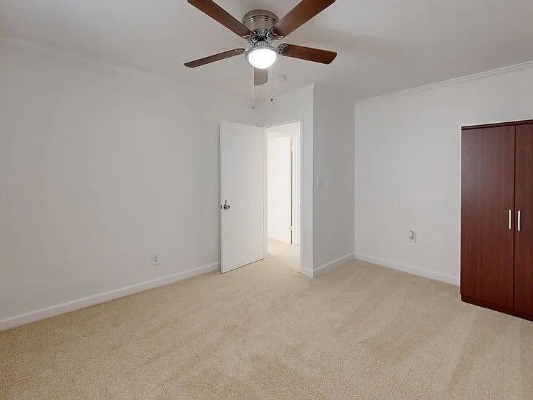 1021 Crosby Ave — Photo 3