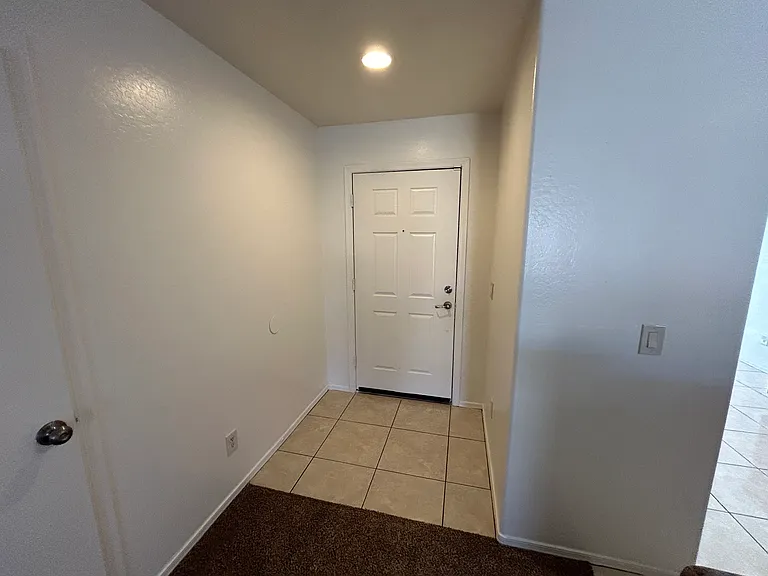 7028 S 46th Dr — Photo 8