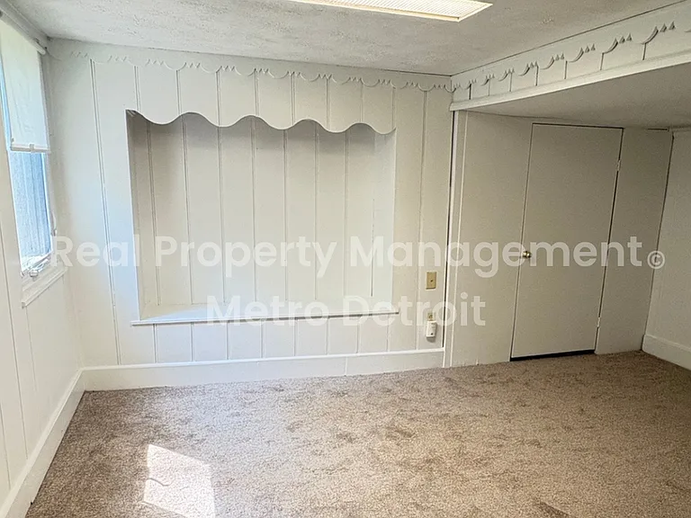 55 1/2 Kensington Blvd — Photo 13