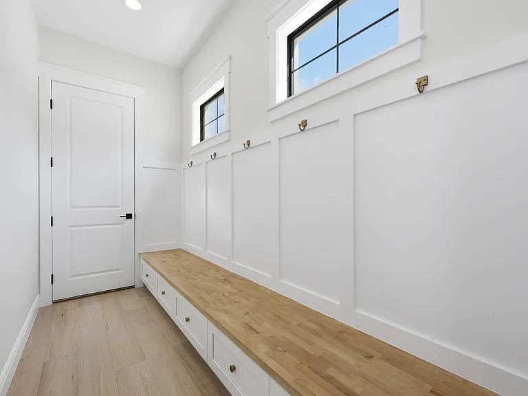 920 W Alfred St — Photo 21