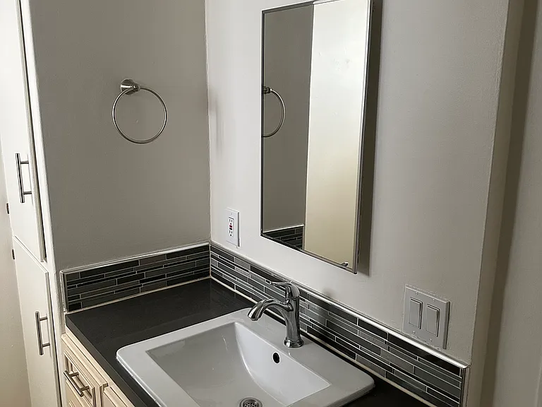 416 N Broadway — Photo 13