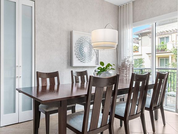 5th image of 2633 NE 14th Avenue #402