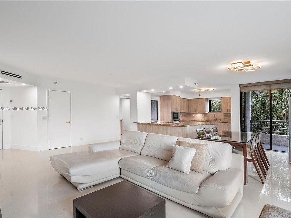 1st image of 3300 NE 191st St APT 313