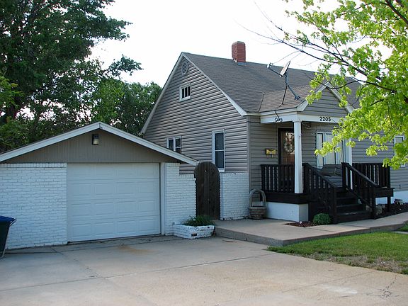 2nd image of 2205 Hart Ave