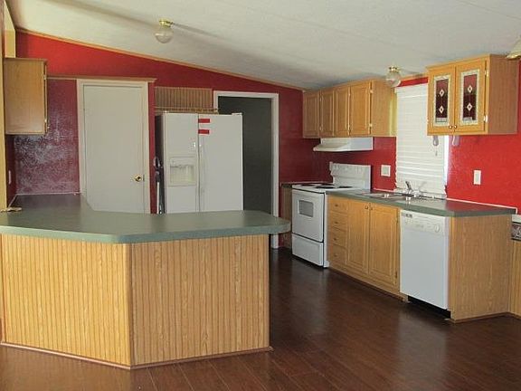 3rd image of 425 Pine Burr Dr