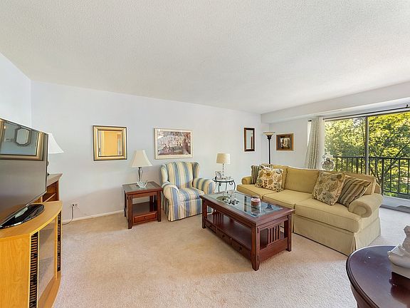 4th image of 35 S Baybrook Dr Unit 408